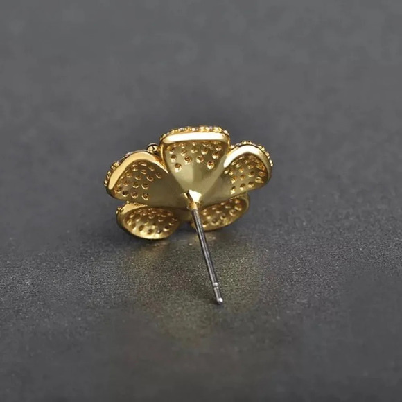 VQ Three-tone Jewelry Set - Picture 8 of 8